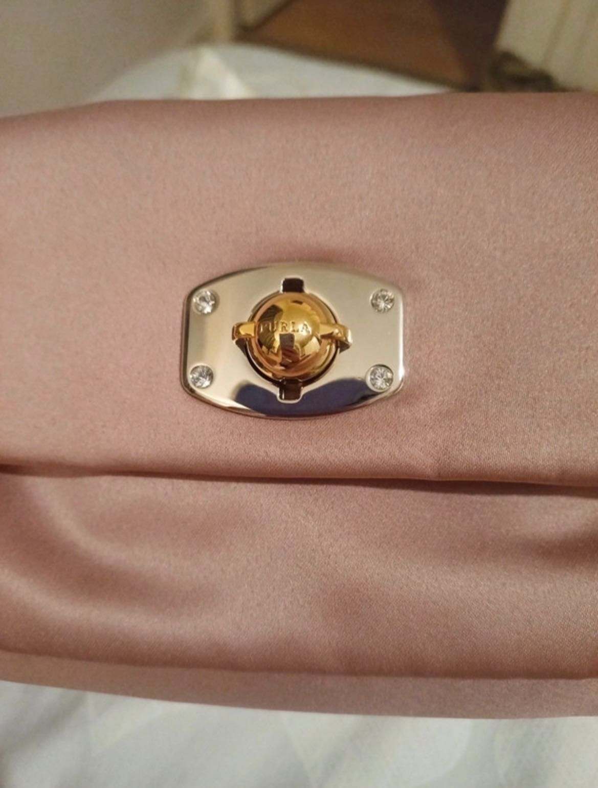 Furla Satin Rose елегантна клъч чанта