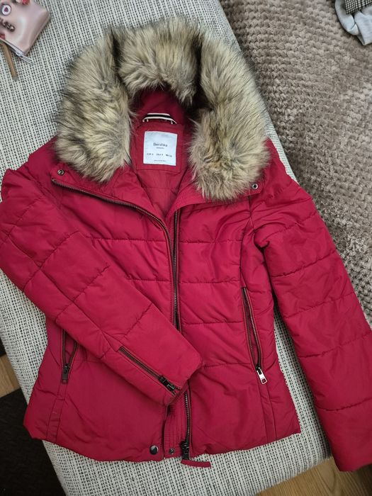 Неразличимо от ново зимно яке на Bershka.
Яката се маха
Размер S
Цена