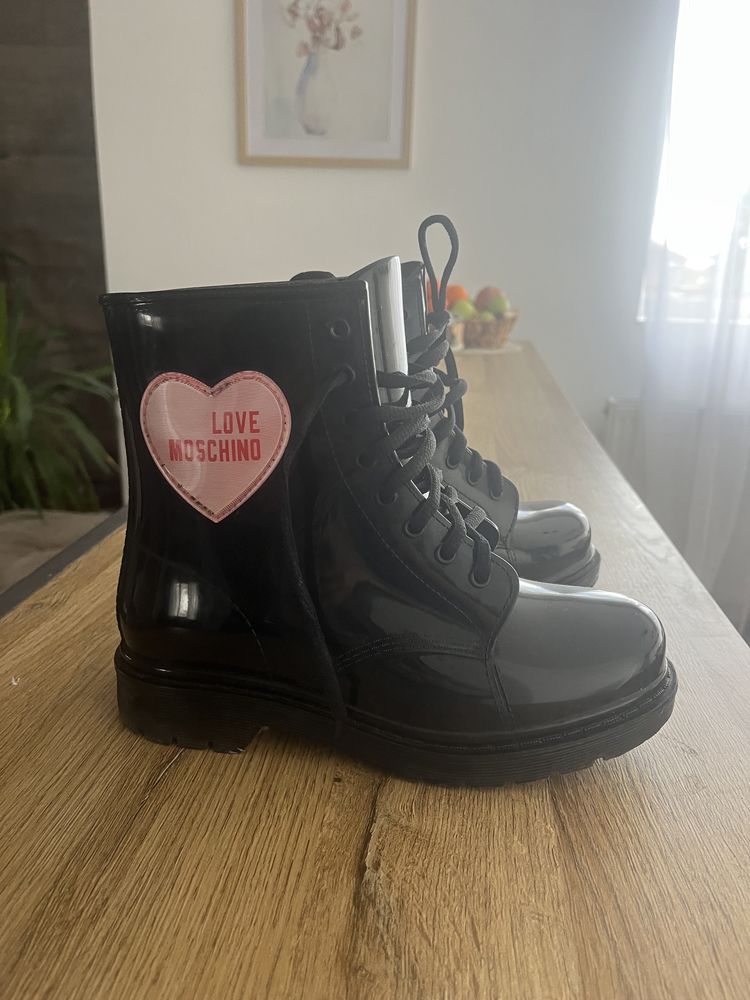 Love moschino 38