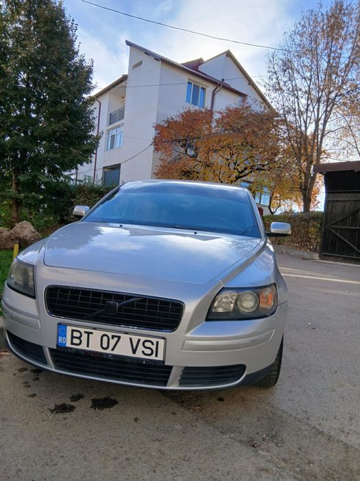 Volvo S40.