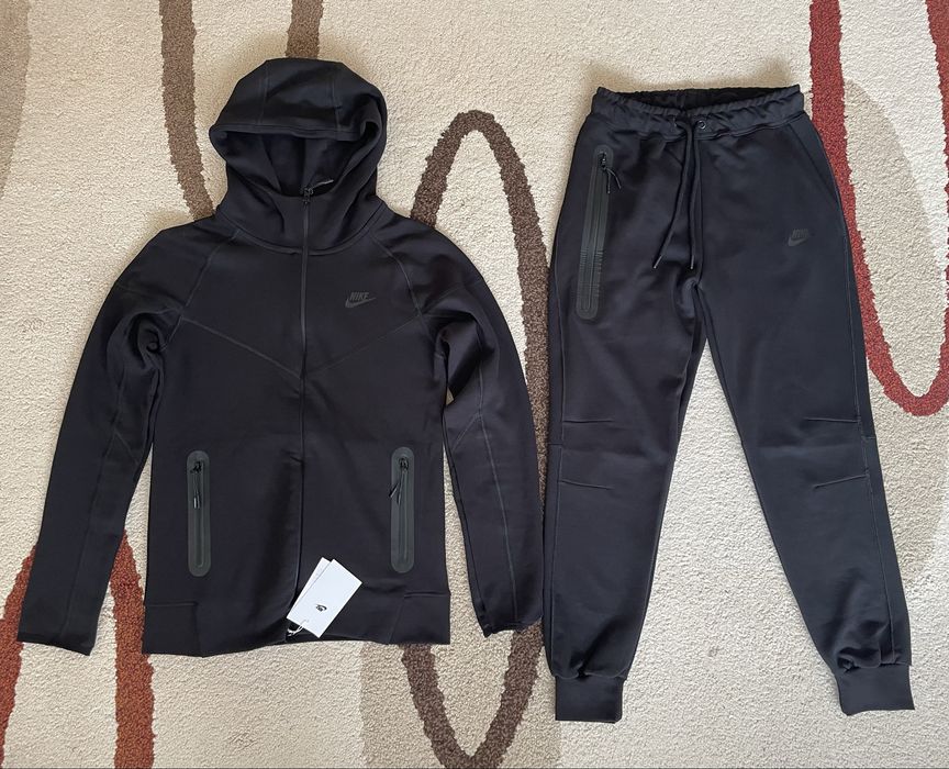 Чисто нов комплект Nike Tech Fleece (размер S)
