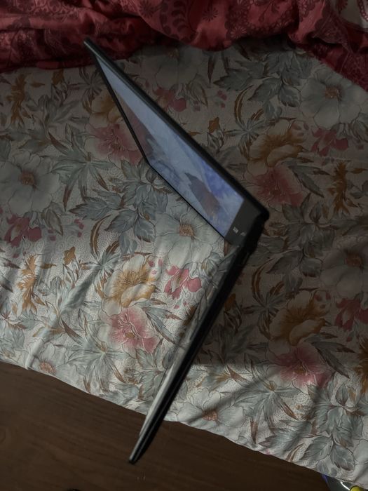 Laptop Asus 2 in 1, 8GB RAM, ecran rabatabil ideal pentru scoala sau