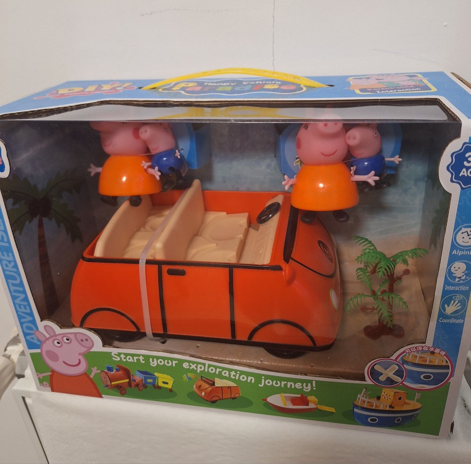 Figurine peppa pig și masina rosie a familiei