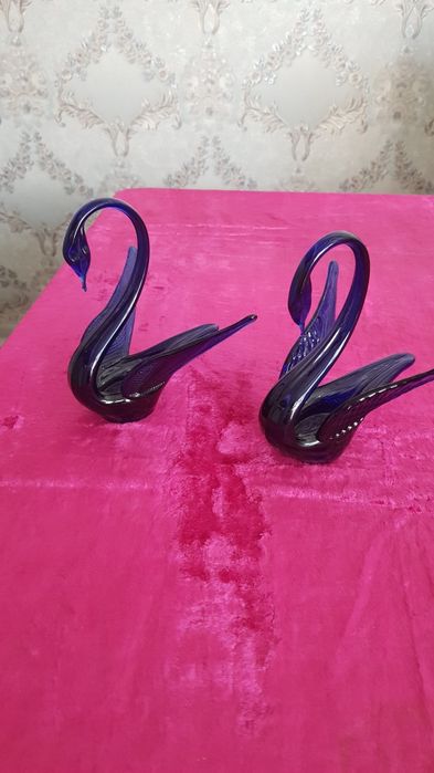 Продаются разные хрустальные фигурки, антикварные вазы, ложки, тарелки