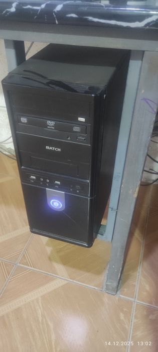 Kompyuter sotiladi Komplekt klaviatura, mish, monitor, keys, va simlar