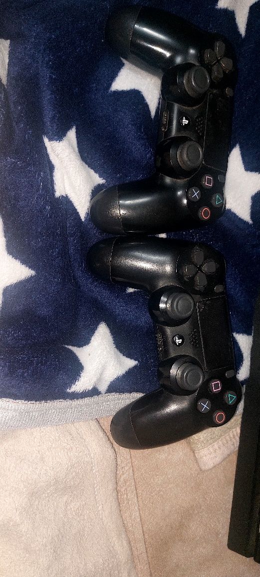 Продаю Ps 4 pro 1tb