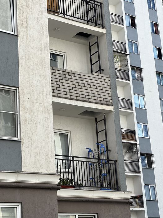 Balkongaa gisht teramiza