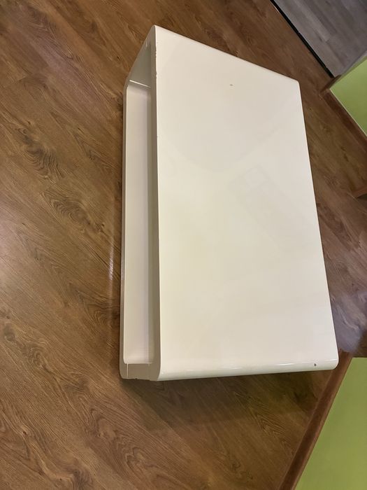 Холна масичка и витрина