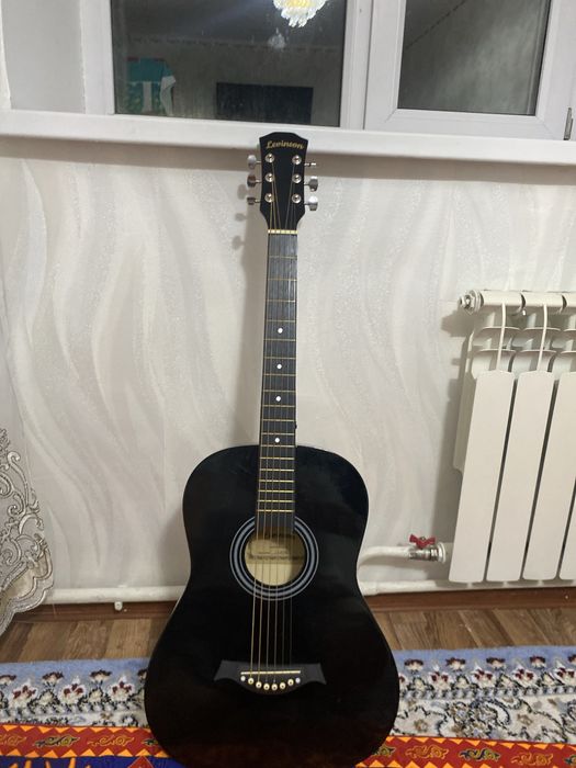 Гитара levinson в хорошем состоянии недавно купил