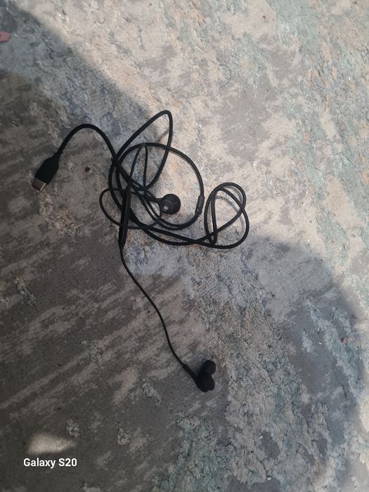 Căști cu fire samsung s20