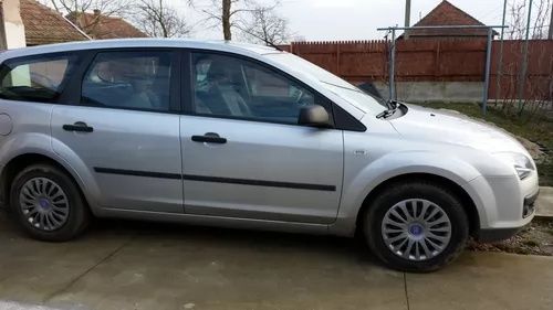 Dezmembrez ford focus 1.6   109 cai