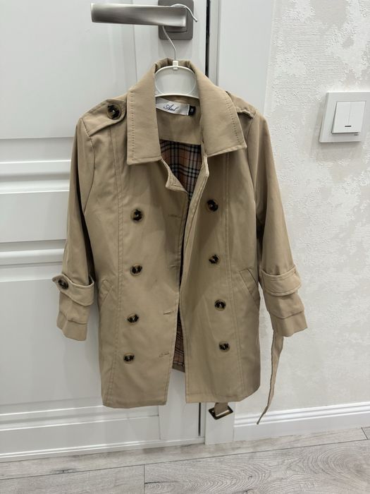 Тренч на 6-7 лет в отличном состоянии