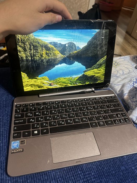 Продаю ноутбук планшет  асус на запчасти