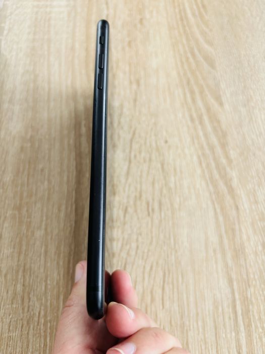 Vand iphone 7 plus in stare buna
