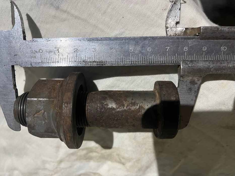 Шпильки ступицы хово