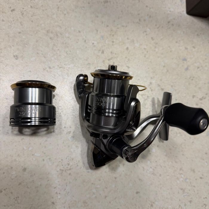 Mulineta Shimano Twin Power 2500S