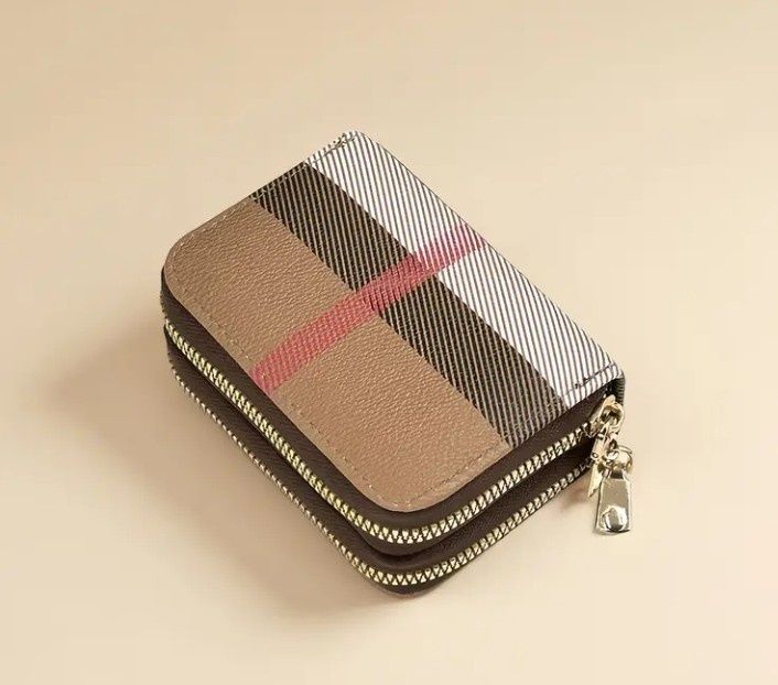 Portofele dama, model Burbbery, feronerie metalica, material textil