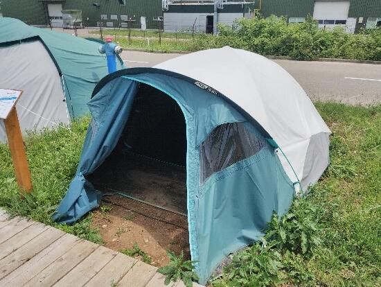 Cort Camping Mh100 Xl Fresh & Black - produs resigilat (nou) Decathlon