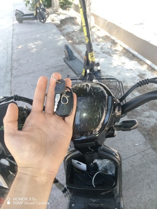 Skuter sotiladi eletr
