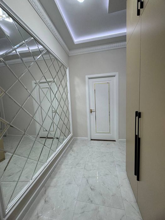 Юунусобод 11 квартал камфорт хаус 2/1/10 Уй сотилади