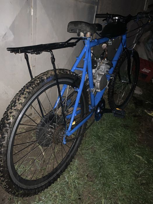 Vând bicicletă cu motor de 80