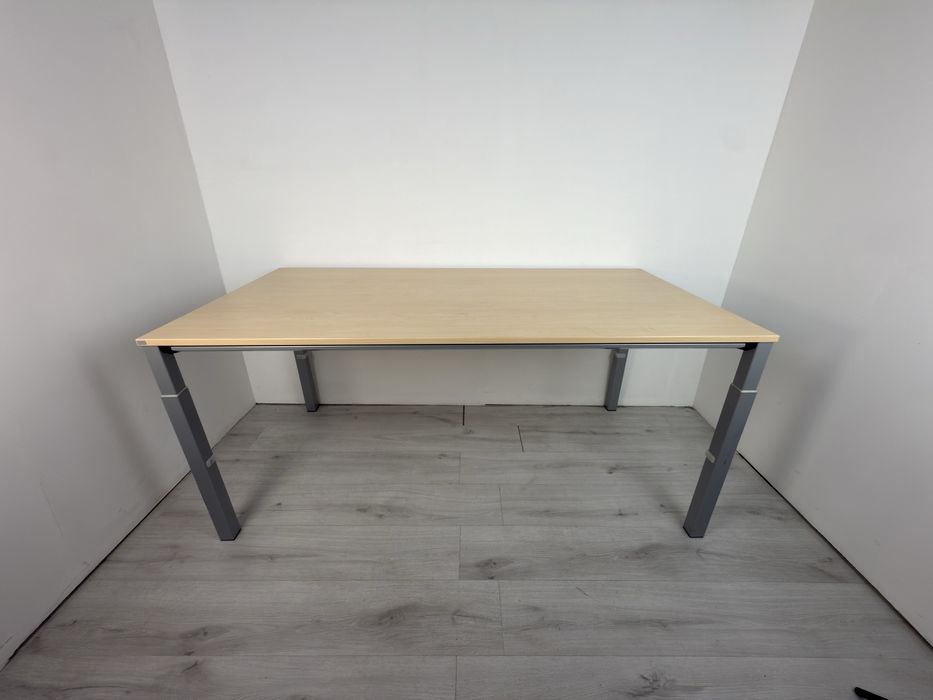 Бюро регулируем със шестотрам от марката Sedus обзавеждане