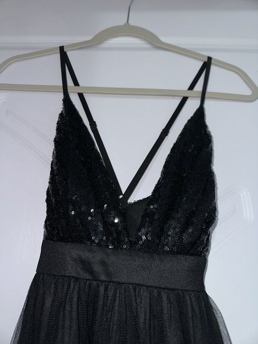 Чесрна дълга тюлена рокрля с пайети