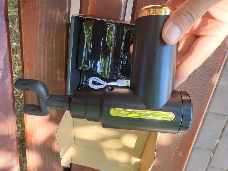 Aparat masaj cu 5 capuri de schimb cu USB nou