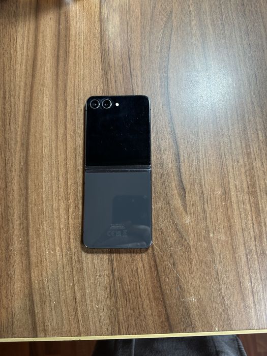 Samsung z flip 5 256GB impecabil