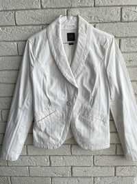 Armani Exchange бяло сако S размер