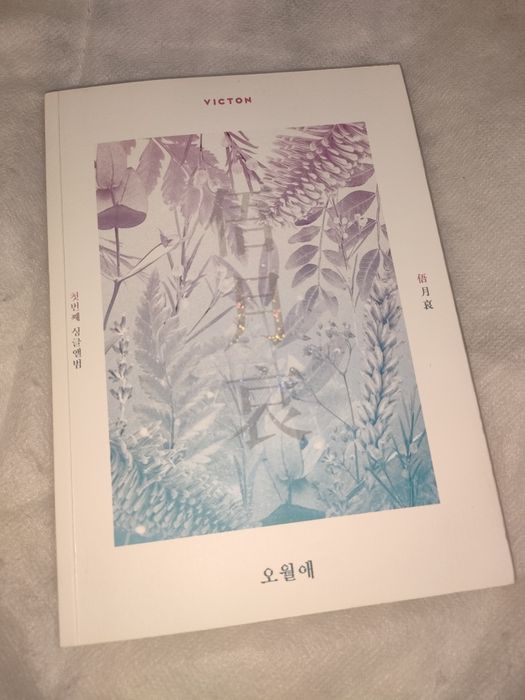 Vând Albume Kpop cu Gugudan, Unit Semina, Bigflo și Victon