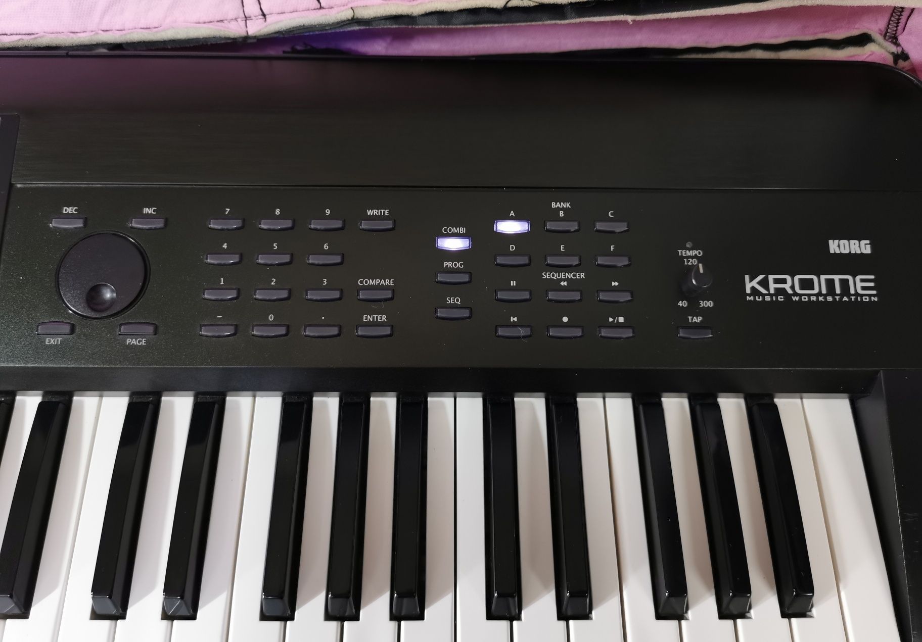 Клавир  пиано синтезатор KORG KROME 61