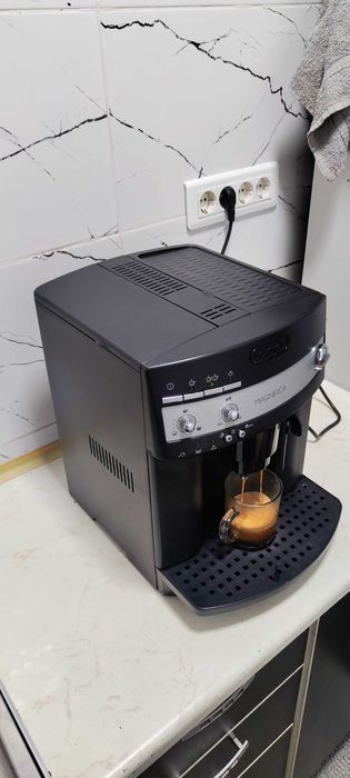 Espressor Automat DeLonghi Magnifica ESAM 3000.B Aparat Cafea Boabe