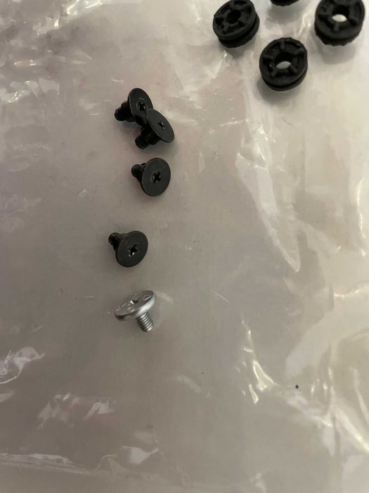 set suruburi rack hdd si garnituri cauciuc ps4 slim Playstation