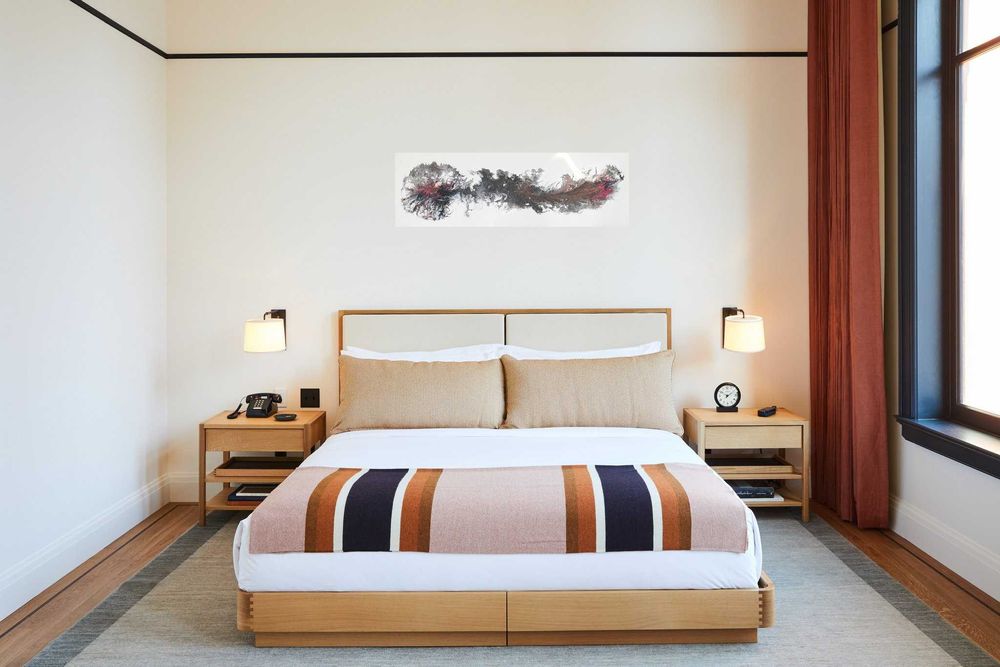 Картина на платно рисувана с акрилни бои-24''