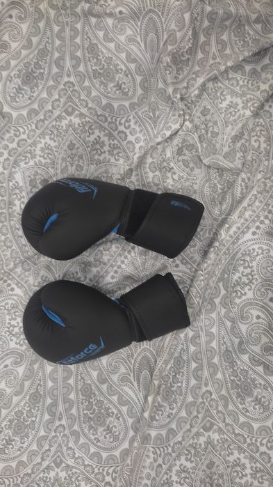 Tibiere, fașă și mănuși.