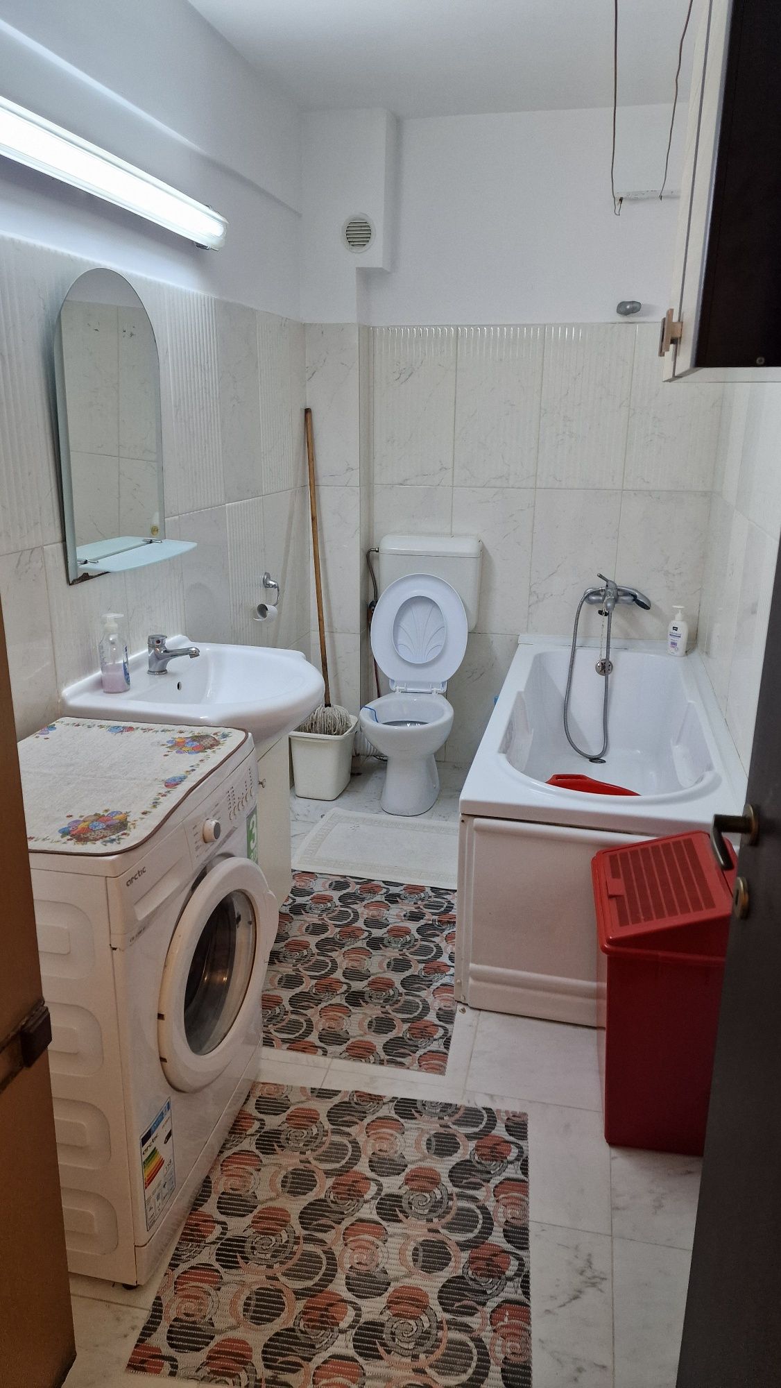 Vand Apartament 1 Cameră Decomandat + parcare exterioară cu barieră!
