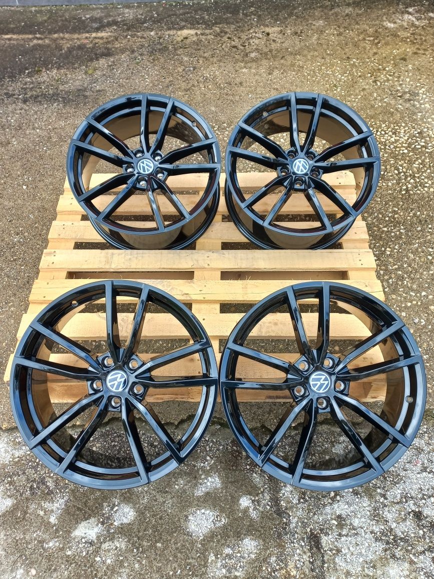19 Vw Protera 5x112 Golf Passat Jetta  8.5j et44 Piano Black Seat Škod