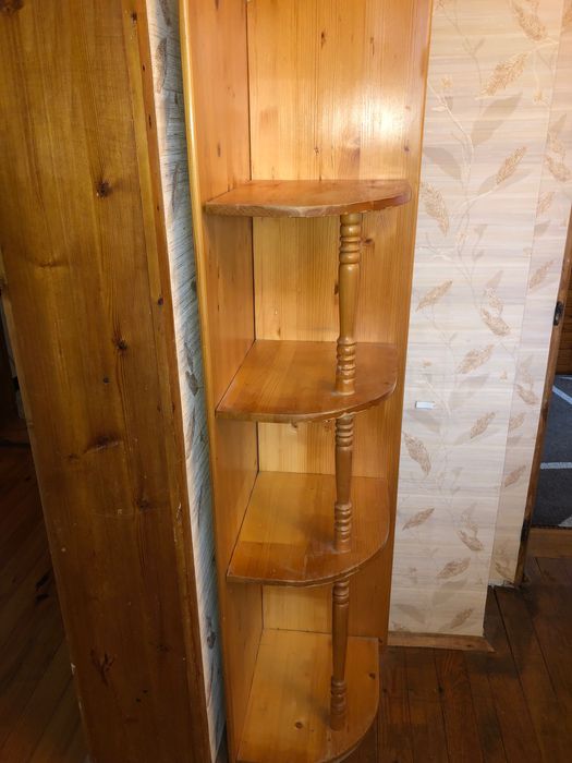 Ъглов рафт от дърво