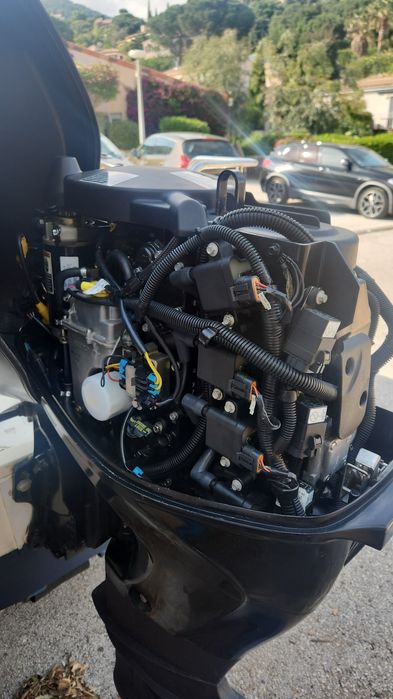 De vânzare barcă cabinată + motor + peridoc