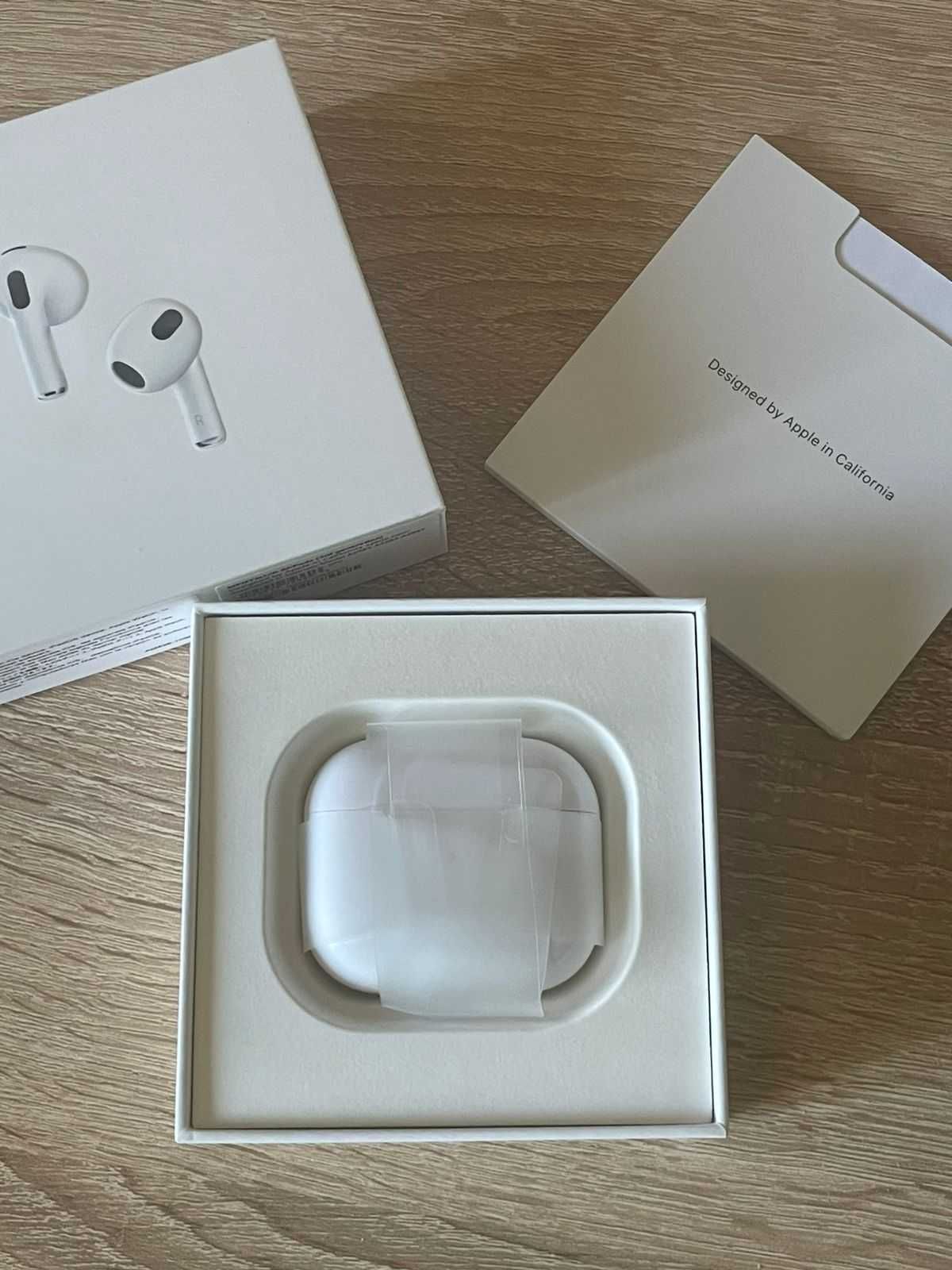 Продам срочно эйрподсы 3 (Airpods 3)