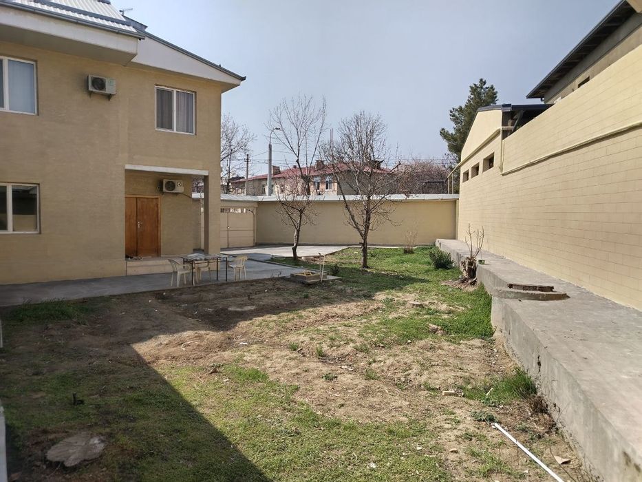 Продаётся 2-х этажный Участок в хорошом состоянии.