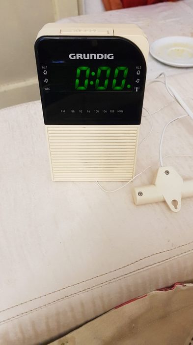 Vand un radio cu ceas