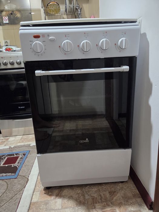 Продам газовую плиту духовка электрическая  все работает .