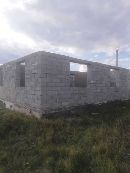 Продам земельный участок со строением