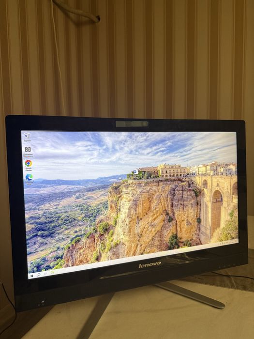 Моноблок Lenovo C560