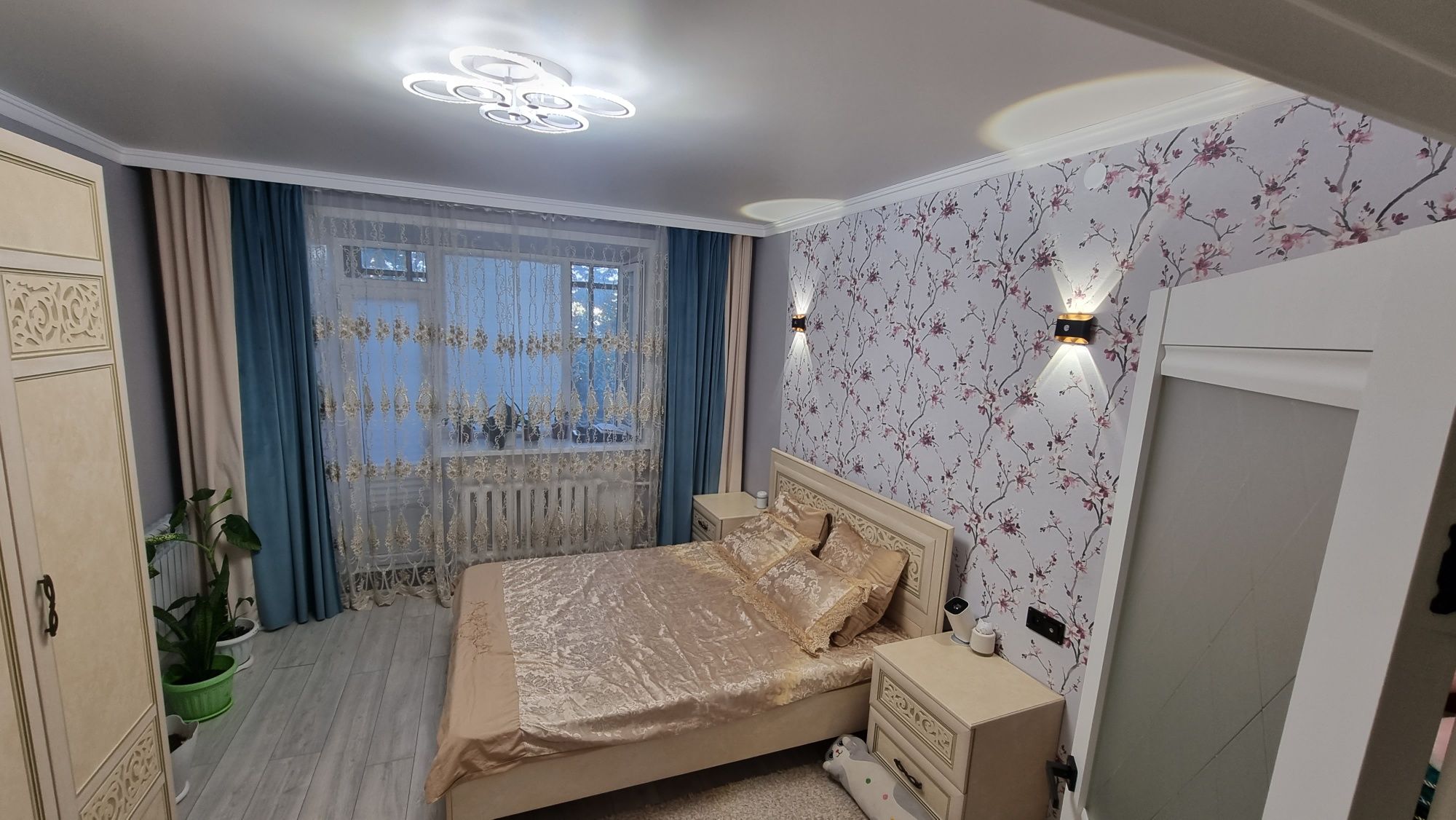 Срочно продам 2х комн Обкомовский дом