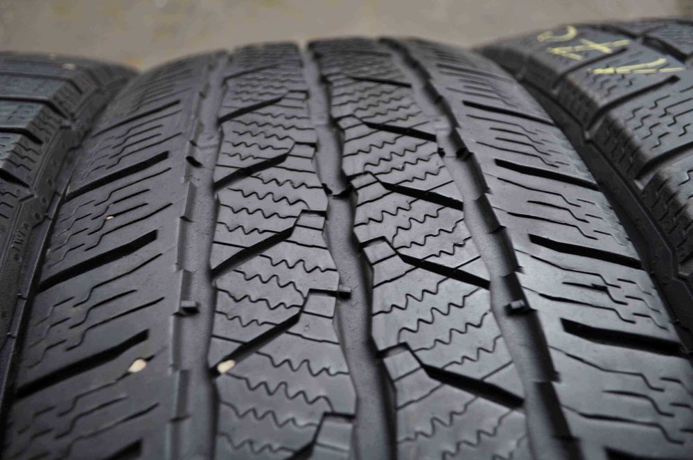 SET 4 Anvelope Iarna 215/60 R17C CONTINENTAL VanContact Winter