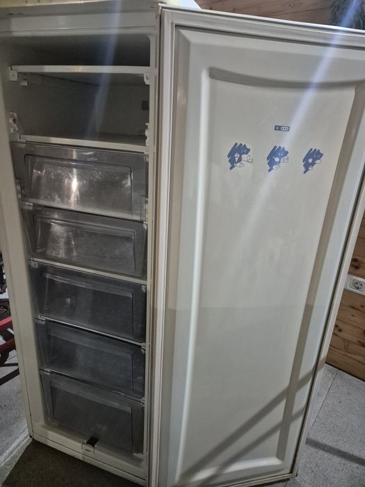 Lada frigorifica/ congelator