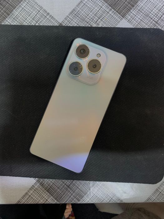 Продам tecno spark 20 pro